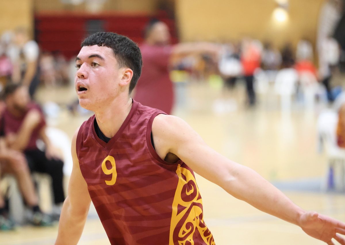 Rotorua number 9 watches the play with an arm extended.